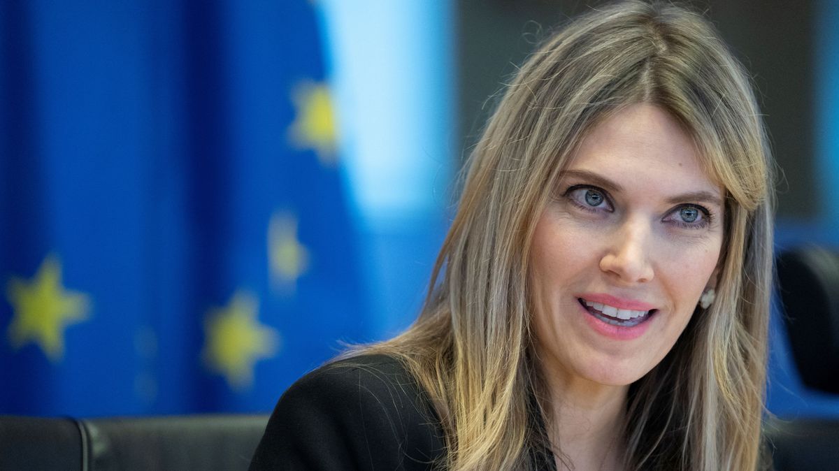 Místopředsedkyně EP obviněná z braní úplatků měla čtvrtmilionový plat